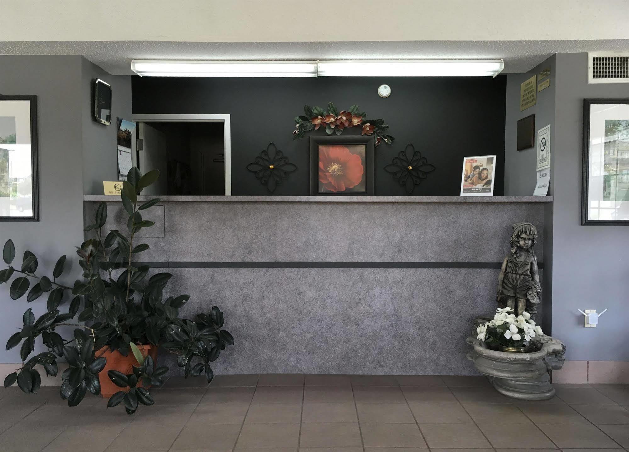 Americas Best Value Inn & Suites Слиделл Экстерьер фото